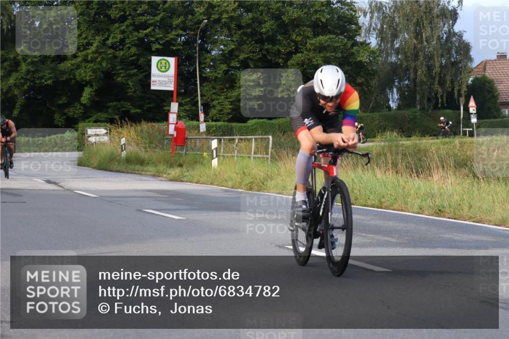 25.08.2024 - Elbe Triathlon Hamburg Fuchs,  Jonas http://msf.ph/oto/6834782 25.08.2024 08:40:56 Radfahren 81, 89, 56 meine-sportfotos.de