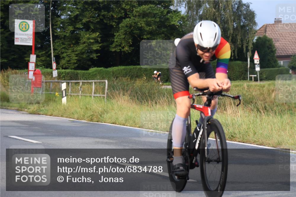 25.08.2024 - Elbe Triathlon Hamburg Fuchs,  Jonas http://msf.ph/oto/6834788 25.08.2024 08:40:56 Radfahren 81, 89, 56 meine-sportfotos.de