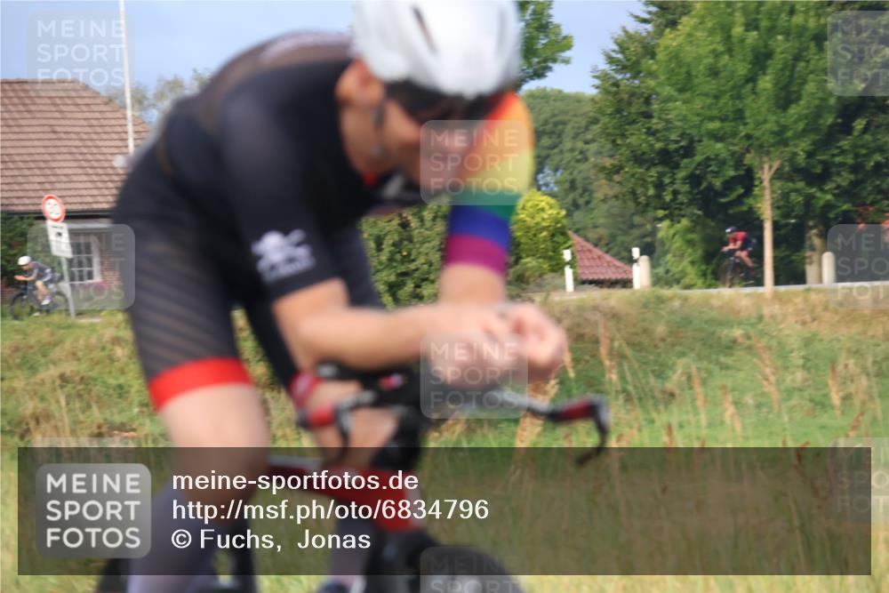 25.08.2024 - Elbe Triathlon Hamburg Fuchs,  Jonas http://msf.ph/oto/6834796 25.08.2024 08:40:56 Radfahren 81, 89, 56 meine-sportfotos.de