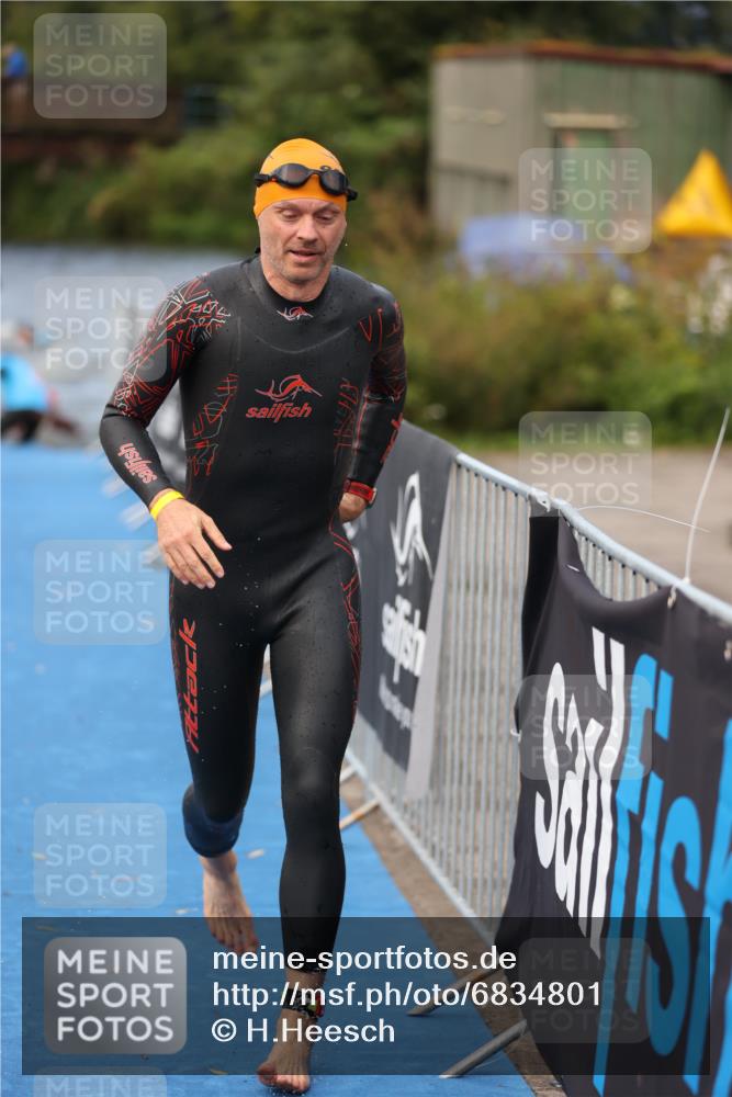 25.08.2024 - Elbe Triathlon Hamburg H.Heesch http://msf.ph/oto/6834801 25.08.2024 08:34:18 Schwimmen 35, 52, 55, 58, 64, 83, 84, 86, 97 meine-sportfotos.de
