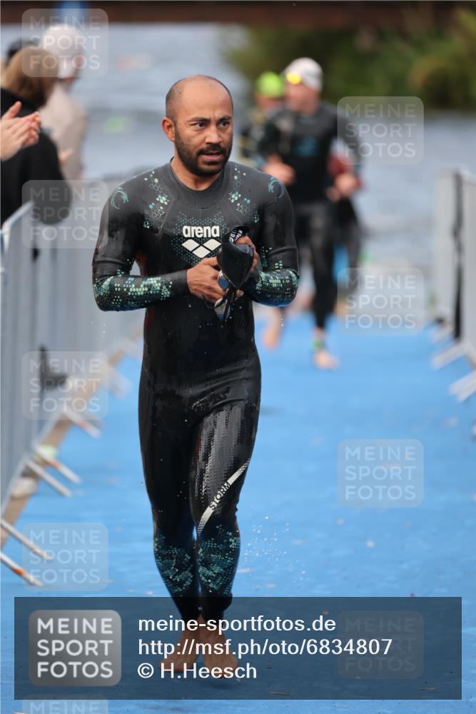 25.08.2024 - Elbe Triathlon Hamburg H.Heesch http://msf.ph/oto/6834807 25.08.2024 08:34:23 Schwimmen 35, 48, 52, 55, 58, 64, 83, 84, 86, 94, 97 meine-sportfotos.de