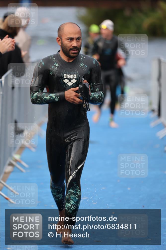 25.08.2024 - Elbe Triathlon Hamburg H.Heesch http://msf.ph/oto/6834811 25.08.2024 08:34:23 Schwimmen 35, 48, 52, 55, 58, 64, 83, 84, 86, 94, 97 meine-sportfotos.de