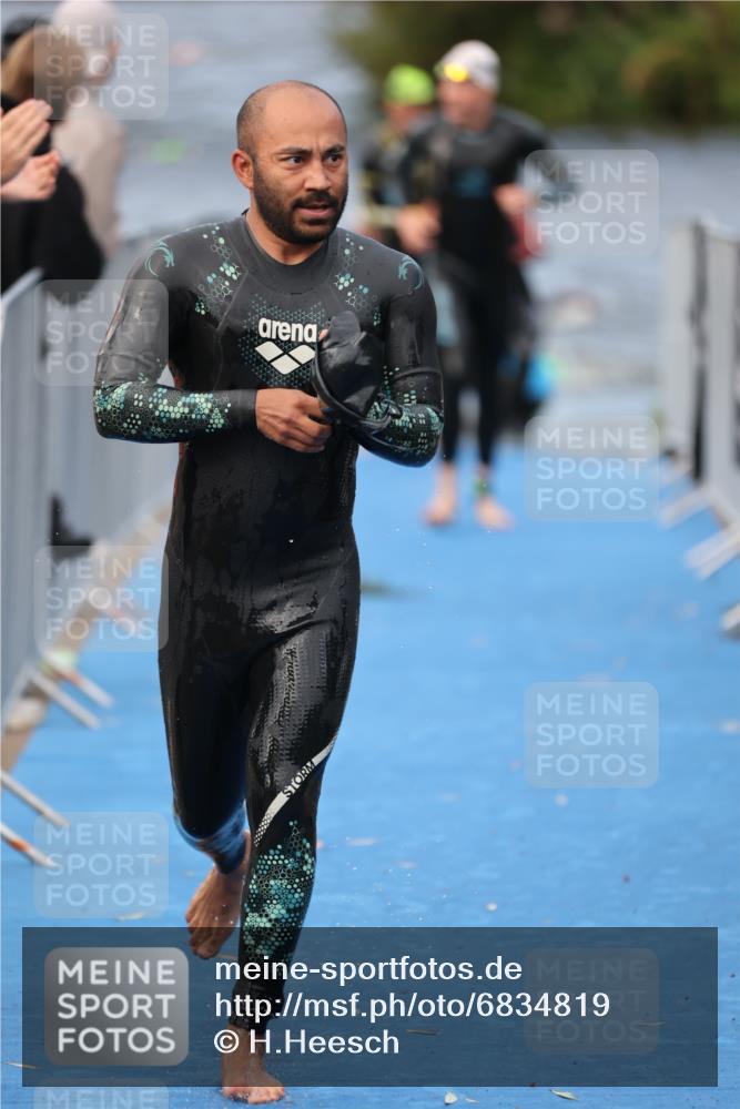 25.08.2024 - Elbe Triathlon Hamburg H.Heesch http://msf.ph/oto/6834819 25.08.2024 08:34:23 Schwimmen 35, 48, 52, 55, 58, 64, 83, 84, 86, 94, 97 meine-sportfotos.de