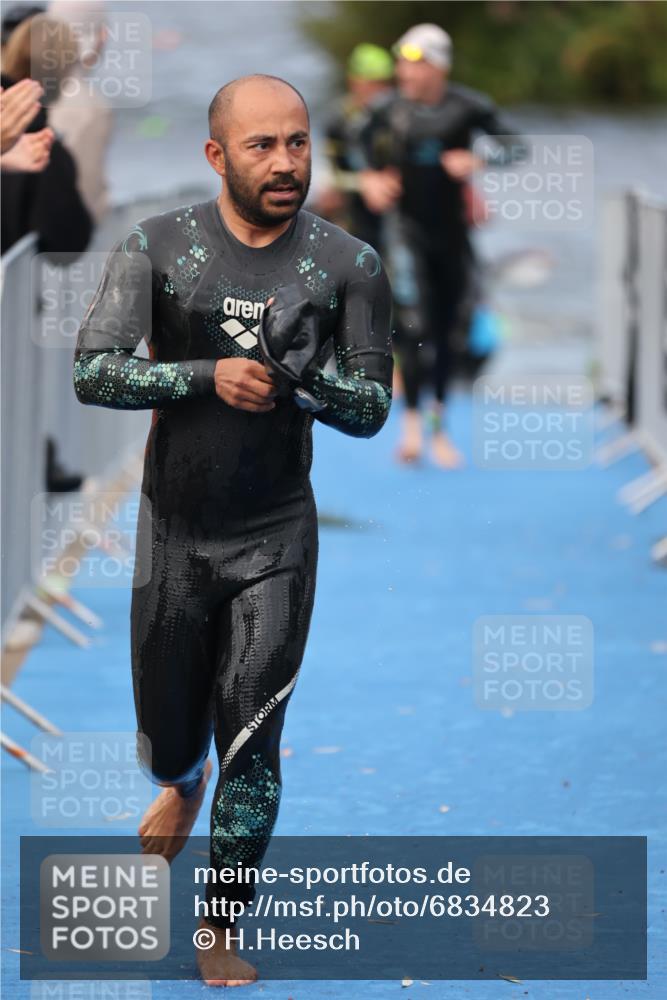 25.08.2024 - Elbe Triathlon Hamburg H.Heesch http://msf.ph/oto/6834823 25.08.2024 08:34:23 Schwimmen 35, 48, 52, 55, 58, 64, 83, 84, 86, 94, 97 meine-sportfotos.de