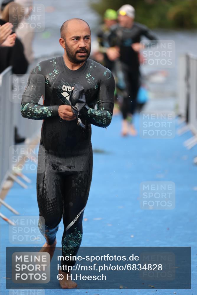 25.08.2024 - Elbe Triathlon Hamburg H.Heesch http://msf.ph/oto/6834828 25.08.2024 08:34:23 Schwimmen 35, 48, 52, 55, 58, 64, 83, 84, 86, 94, 97 meine-sportfotos.de
