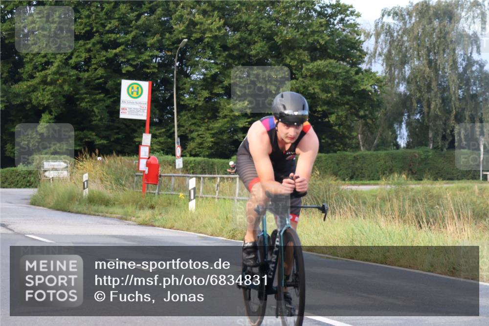 25.08.2024 - Elbe Triathlon Hamburg Fuchs,  Jonas http://msf.ph/oto/6834831 25.08.2024 08:40:59 Radfahren 89, 56, 50 meine-sportfotos.de