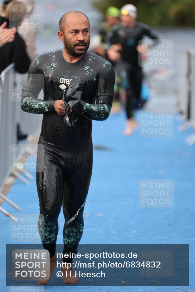 25.08.2024 - Elbe Triathlon Hamburg H.Heesch http://msf.ph/oto/6834832 25.08.2024 08:34:23 Schwimmen 35, 48, 52, 55, 58, 64, 83, 84, 86, 94, 97 meine-sportfotos.de