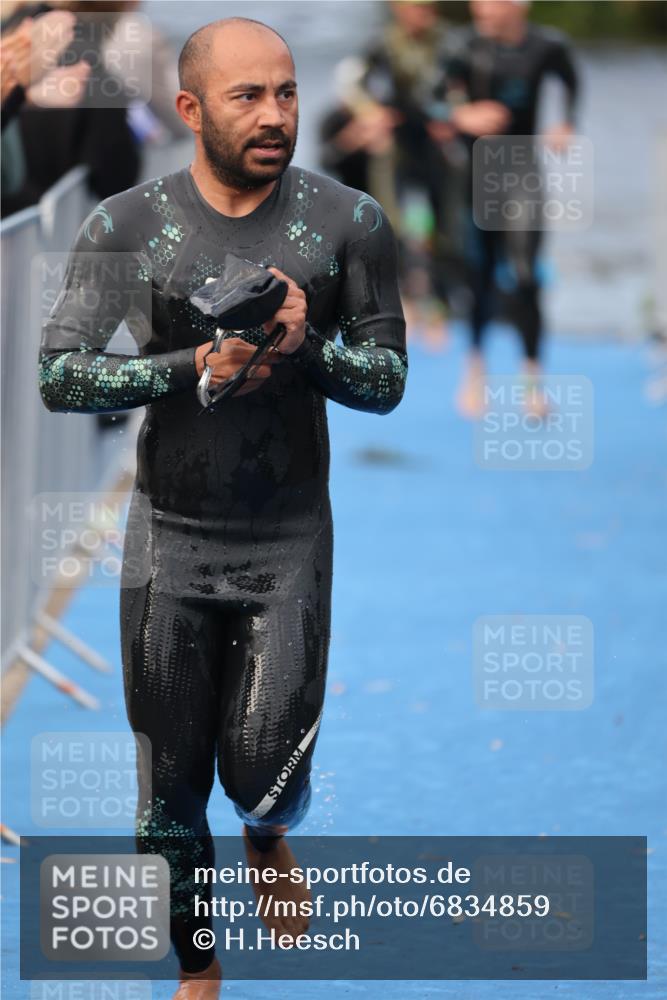 25.08.2024 - Elbe Triathlon Hamburg H.Heesch http://msf.ph/oto/6834859 25.08.2024 08:34:23 Schwimmen 35, 48, 52, 55, 58, 64, 83, 84, 86, 94, 97 meine-sportfotos.de