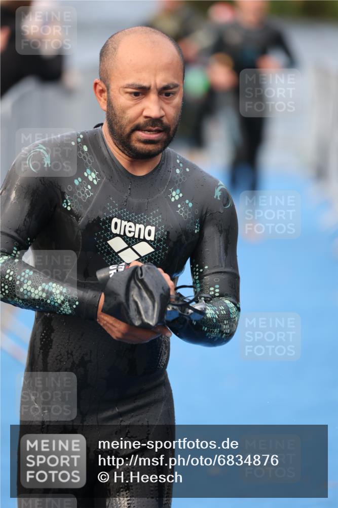 25.08.2024 - Elbe Triathlon Hamburg H.Heesch http://msf.ph/oto/6834876 25.08.2024 08:34:24 Schwimmen 35, 48, 52, 55, 58, 64, 83, 84, 86, 94, 97 meine-sportfotos.de