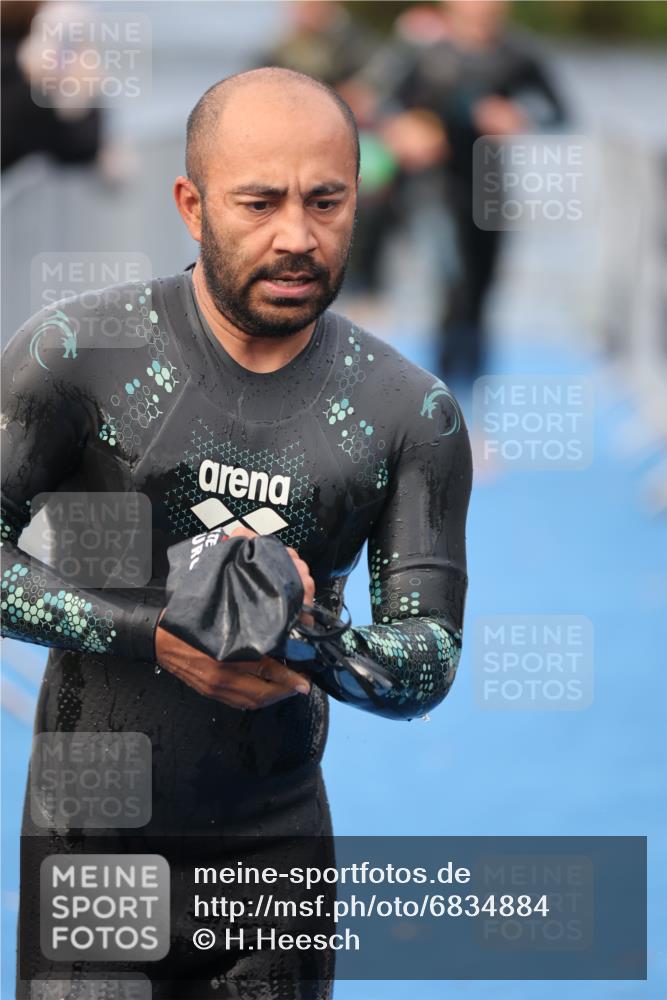 25.08.2024 - Elbe Triathlon Hamburg H.Heesch http://msf.ph/oto/6834884 25.08.2024 08:34:24 Schwimmen 35, 48, 52, 55, 58, 64, 83, 84, 86, 94, 97 meine-sportfotos.de