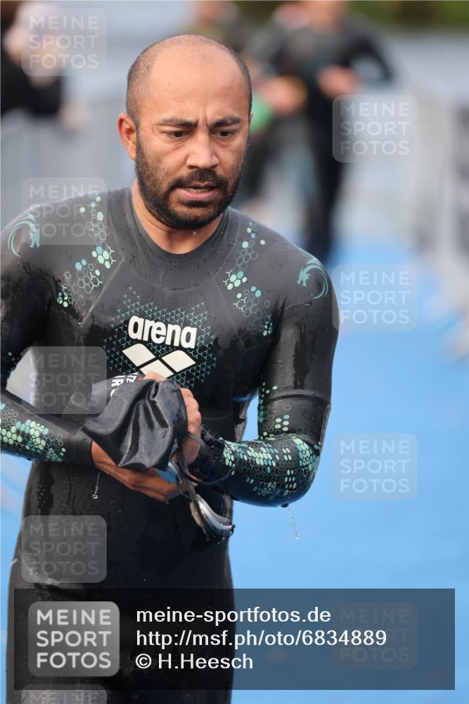 25.08.2024 - Elbe Triathlon Hamburg H.Heesch http://msf.ph/oto/6834889 25.08.2024 08:34:24 Schwimmen 35, 48, 52, 55, 58, 64, 83, 84, 86, 94, 97 meine-sportfotos.de