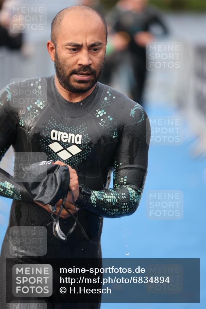 25.08.2024 - Elbe Triathlon Hamburg H.Heesch http://msf.ph/oto/6834894 25.08.2024 08:34:24 Schwimmen 35, 48, 52, 55, 58, 64, 83, 84, 86, 94, 97 meine-sportfotos.de