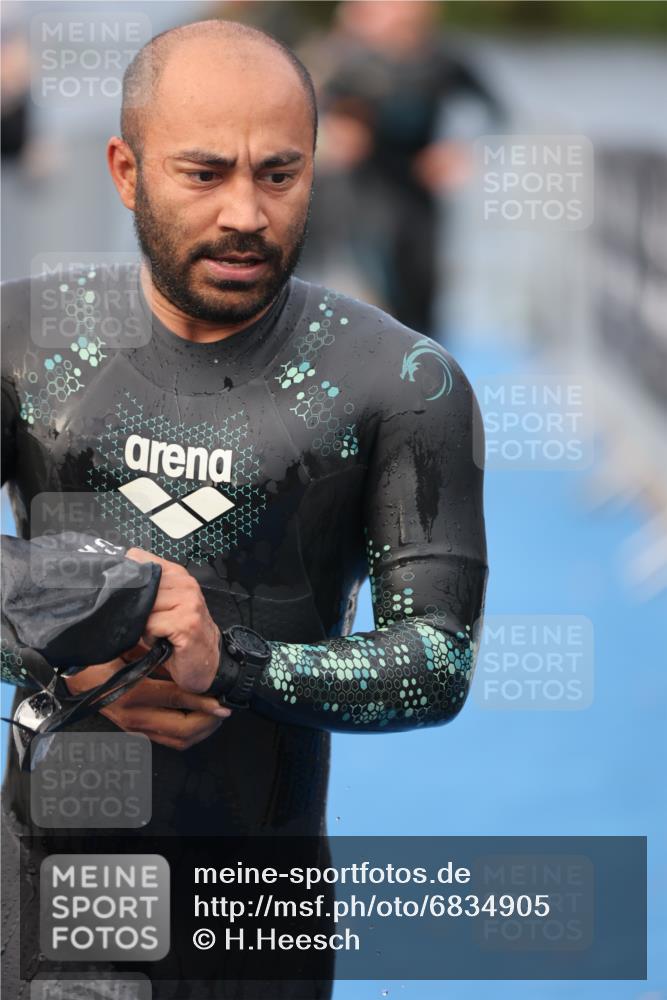 25.08.2024 - Elbe Triathlon Hamburg H.Heesch http://msf.ph/oto/6834905 25.08.2024 08:34:24 Schwimmen 35, 48, 52, 55, 58, 64, 83, 84, 86, 94, 97 meine-sportfotos.de