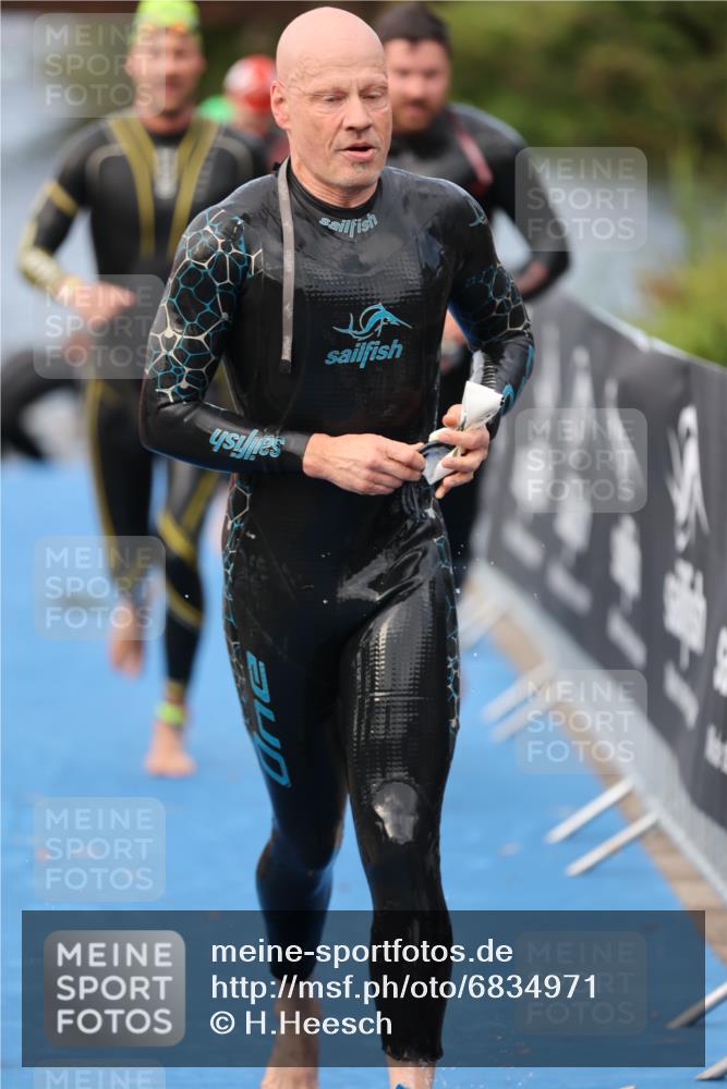 25.08.2024 - Elbe Triathlon Hamburg H.Heesch http://msf.ph/oto/6834971 25.08.2024 08:34:28 Schwimmen 35, 48, 52, 55, 58, 83, 84, 94, 97 meine-sportfotos.de