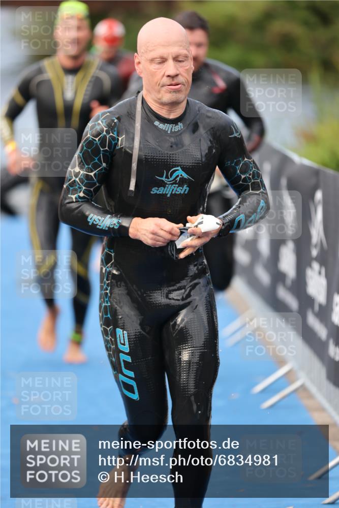 25.08.2024 - Elbe Triathlon Hamburg H.Heesch http://msf.ph/oto/6834981 25.08.2024 08:34:28 Schwimmen 35, 48, 52, 55, 58, 83, 84, 94, 97 meine-sportfotos.de