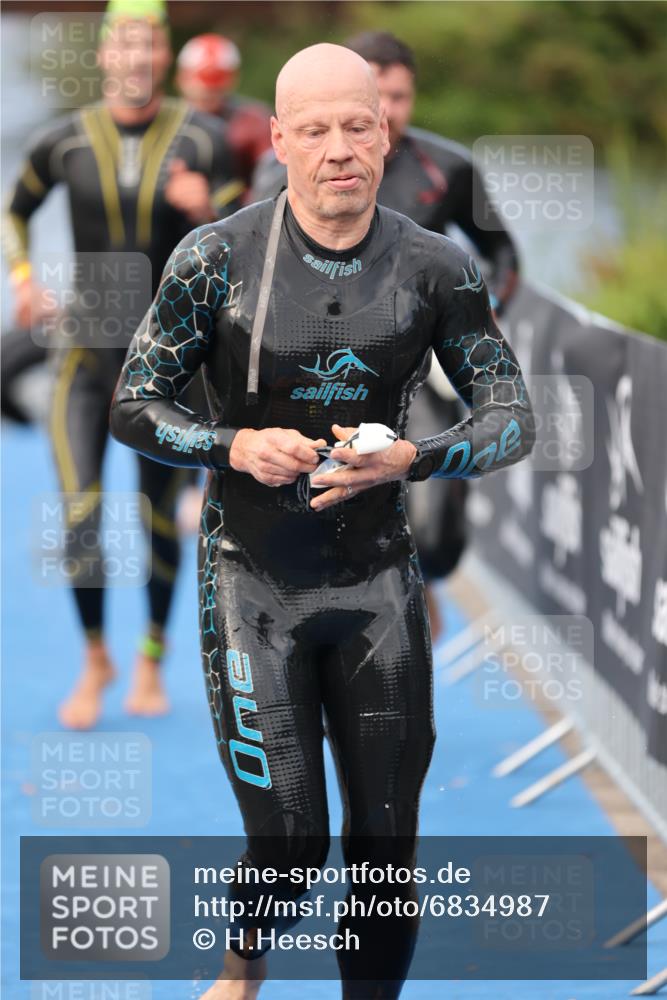 25.08.2024 - Elbe Triathlon Hamburg H.Heesch http://msf.ph/oto/6834987 25.08.2024 08:34:28 Schwimmen 35, 48, 52, 55, 58, 83, 84, 94, 97 meine-sportfotos.de