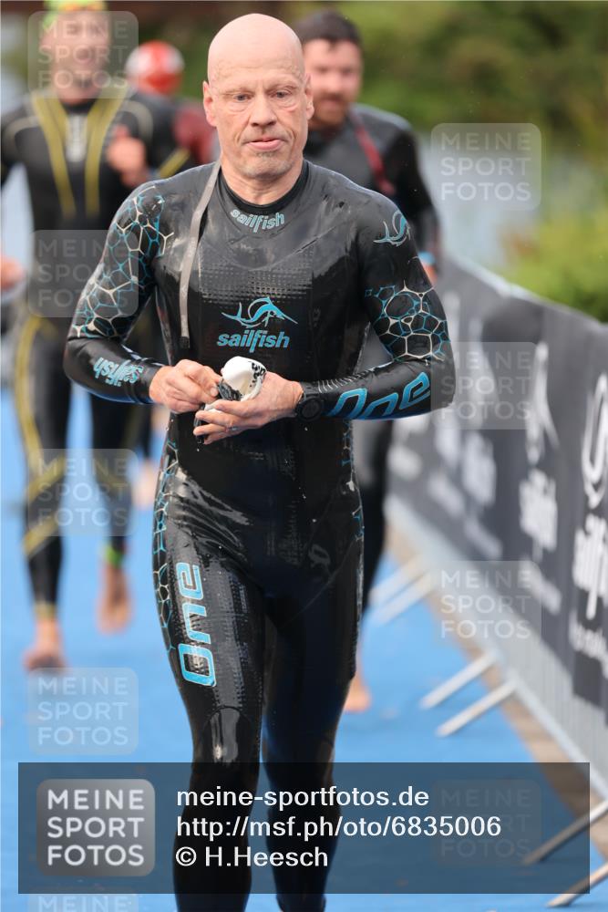 25.08.2024 - Elbe Triathlon Hamburg H.Heesch http://msf.ph/oto/6835006 25.08.2024 08:34:28 Schwimmen 35, 48, 52, 55, 58, 83, 84, 94, 97 meine-sportfotos.de