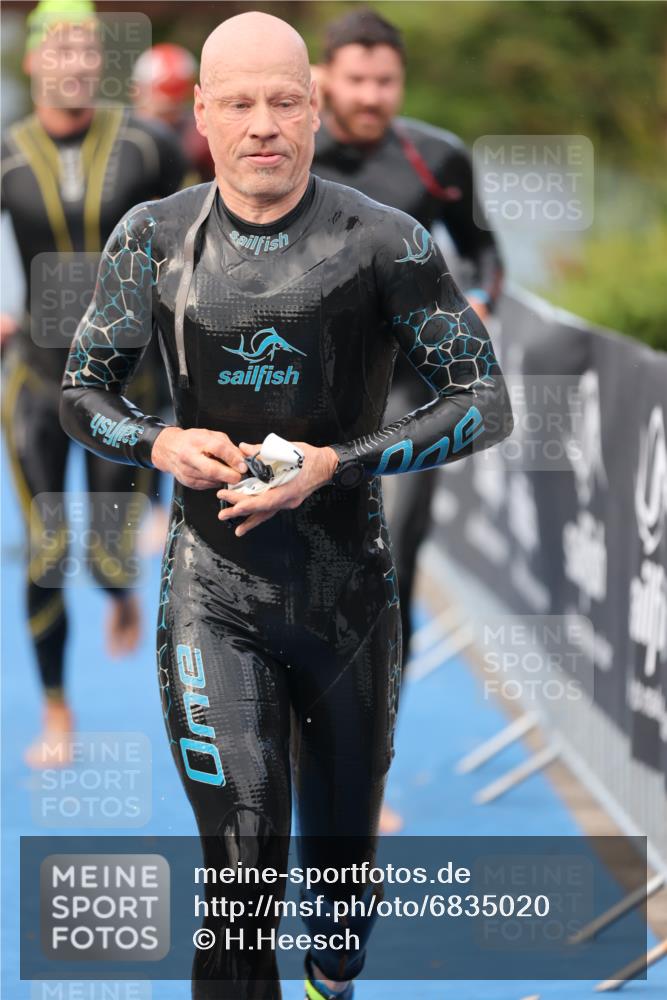 25.08.2024 - Elbe Triathlon Hamburg H.Heesch http://msf.ph/oto/6835020 25.08.2024 08:34:28 Schwimmen 35, 48, 52, 55, 58, 83, 84, 94, 97 meine-sportfotos.de