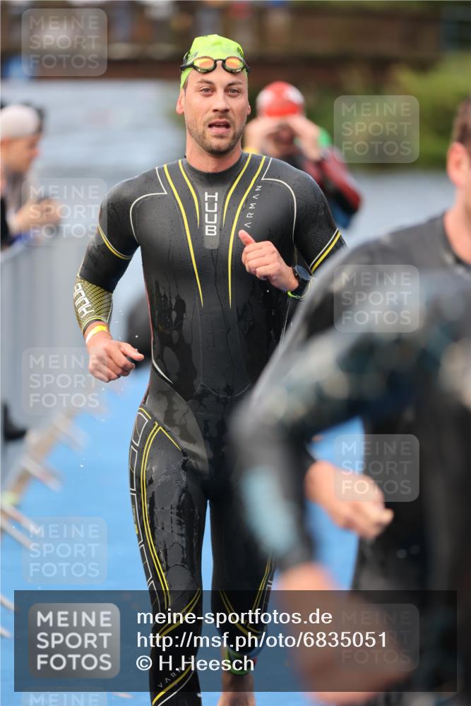 25.08.2024 - Elbe Triathlon Hamburg H.Heesch http://msf.ph/oto/6835051 25.08.2024 08:34:29 Schwimmen 35, 48, 52, 55, 58, 83, 84, 94, 97 meine-sportfotos.de