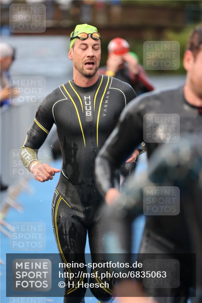 25.08.2024 - Elbe Triathlon Hamburg H.Heesch http://msf.ph/oto/6835063 25.08.2024 08:34:30 Schwimmen 35, 48, 52, 55, 58, 83, 84, 94, 97 meine-sportfotos.de