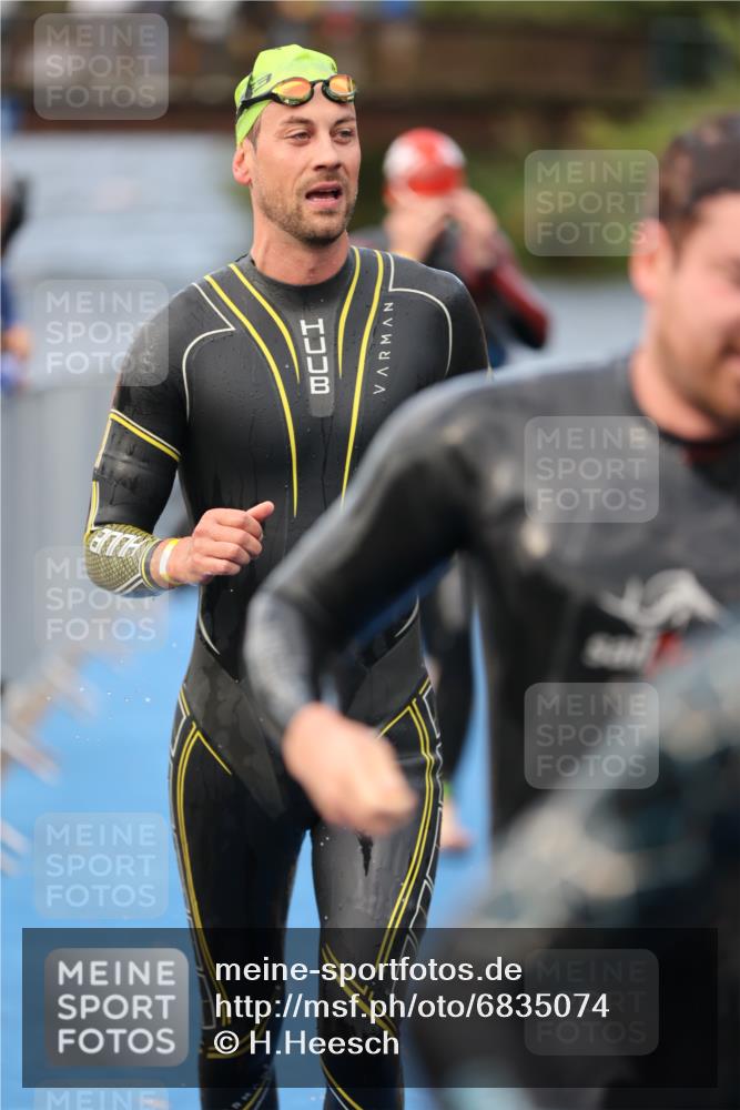 25.08.2024 - Elbe Triathlon Hamburg H.Heesch http://msf.ph/oto/6835074 25.08.2024 08:34:30 Schwimmen 35, 48, 52, 55, 58, 83, 84, 94, 97 meine-sportfotos.de