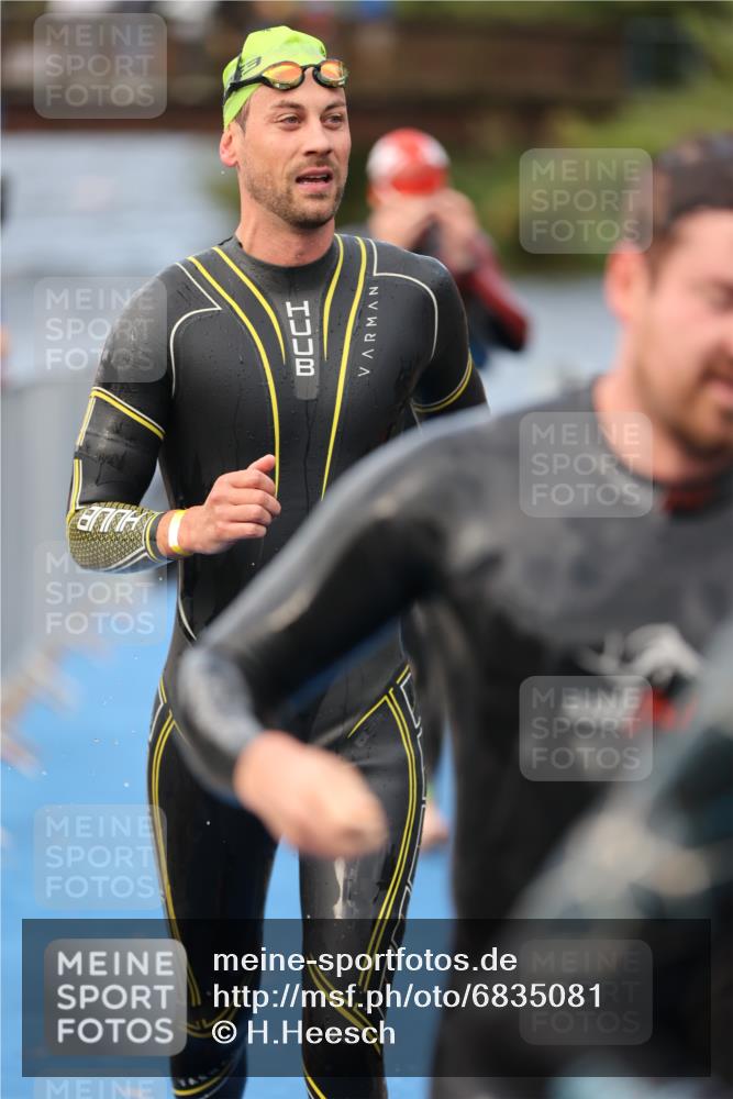 25.08.2024 - Elbe Triathlon Hamburg H.Heesch http://msf.ph/oto/6835081 25.08.2024 08:34:30 Schwimmen 35, 48, 52, 55, 58, 83, 84, 94, 97 meine-sportfotos.de