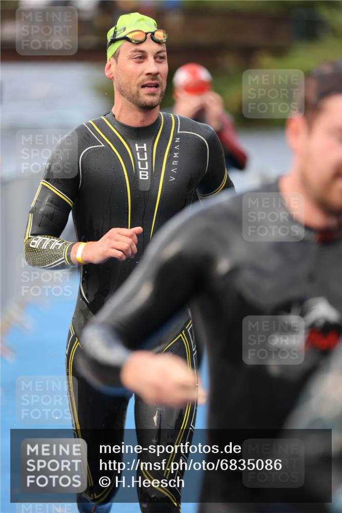 25.08.2024 - Elbe Triathlon Hamburg H.Heesch http://msf.ph/oto/6835086 25.08.2024 08:34:30 Schwimmen 35, 48, 52, 55, 58, 83, 84, 94, 97 meine-sportfotos.de