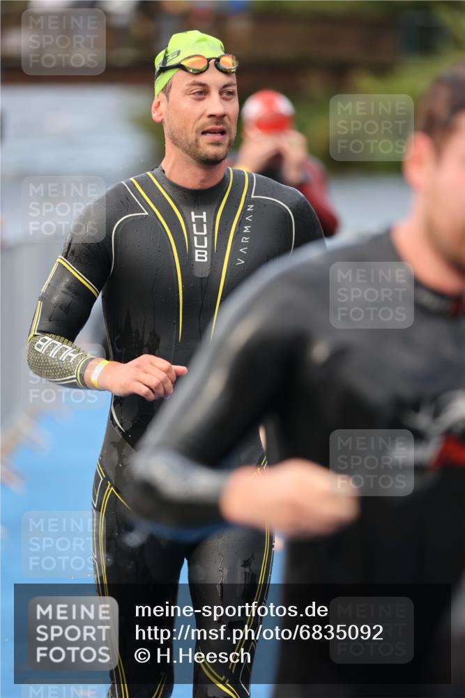 25.08.2024 - Elbe Triathlon Hamburg H.Heesch http://msf.ph/oto/6835092 25.08.2024 08:34:30 Schwimmen 35, 48, 52, 55, 58, 83, 84, 94, 97 meine-sportfotos.de