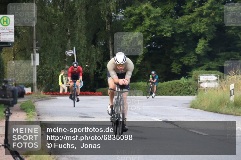 25.08.2024 - Elbe Triathlon Hamburg Fuchs,  Jonas http://msf.ph/oto/6835098 25.08.2024 08:41:29 Radfahren 76, 99, 77, 42 meine-sportfotos.de