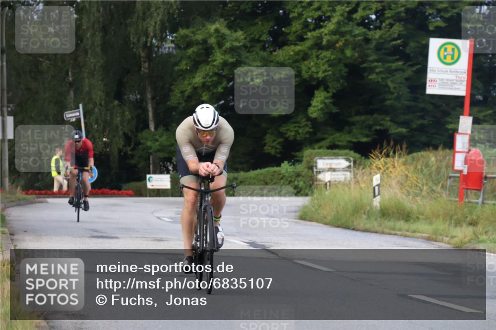 25.08.2024 - Elbe Triathlon Hamburg Fuchs,  Jonas http://msf.ph/oto/6835107 25.08.2024 08:41:29 Radfahren 76, 99, 77, 42 meine-sportfotos.de