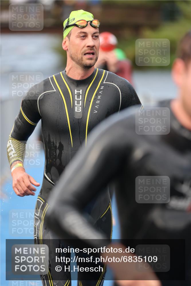 25.08.2024 - Elbe Triathlon Hamburg H.Heesch http://msf.ph/oto/6835109 25.08.2024 08:34:30 Schwimmen 35, 48, 52, 55, 58, 83, 84, 94, 97 meine-sportfotos.de