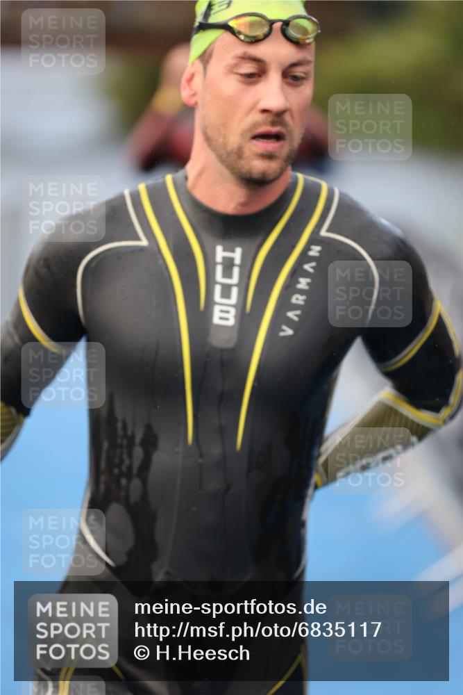 25.08.2024 - Elbe Triathlon Hamburg H.Heesch http://msf.ph/oto/6835117 25.08.2024 08:34:31 Schwimmen 35, 48, 52, 55, 58, 83, 84, 94, 97 meine-sportfotos.de
