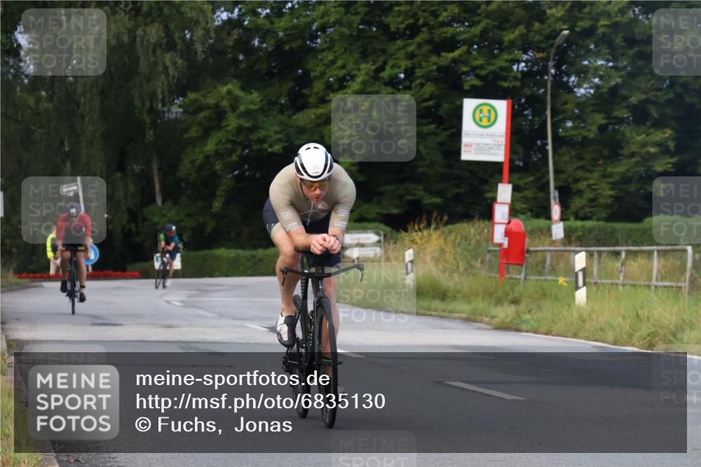 25.08.2024 - Elbe Triathlon Hamburg Fuchs,  Jonas http://msf.ph/oto/6835130 25.08.2024 08:41:30 Radfahren 99, 77, 42 meine-sportfotos.de