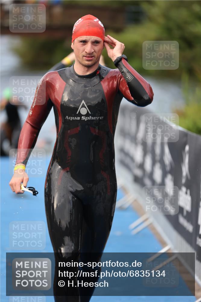 25.08.2024 - Elbe Triathlon Hamburg H.Heesch http://msf.ph/oto/6835134 25.08.2024 08:34:32 Schwimmen 35, 48, 55, 58, 83, 84, 94, 97 meine-sportfotos.de