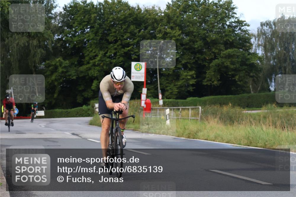 25.08.2024 - Elbe Triathlon Hamburg Fuchs,  Jonas http://msf.ph/oto/6835139 25.08.2024 08:41:30 Radfahren 99, 77, 42 meine-sportfotos.de