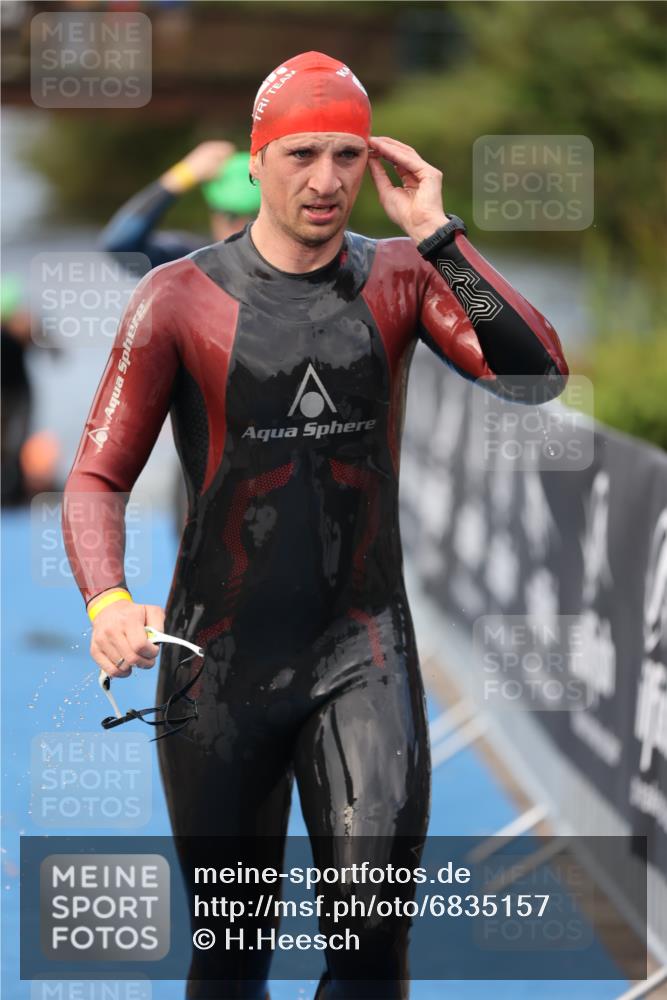 25.08.2024 - Elbe Triathlon Hamburg H.Heesch http://msf.ph/oto/6835157 25.08.2024 08:34:32 Schwimmen 35, 48, 55, 58, 83, 84, 94, 97 meine-sportfotos.de