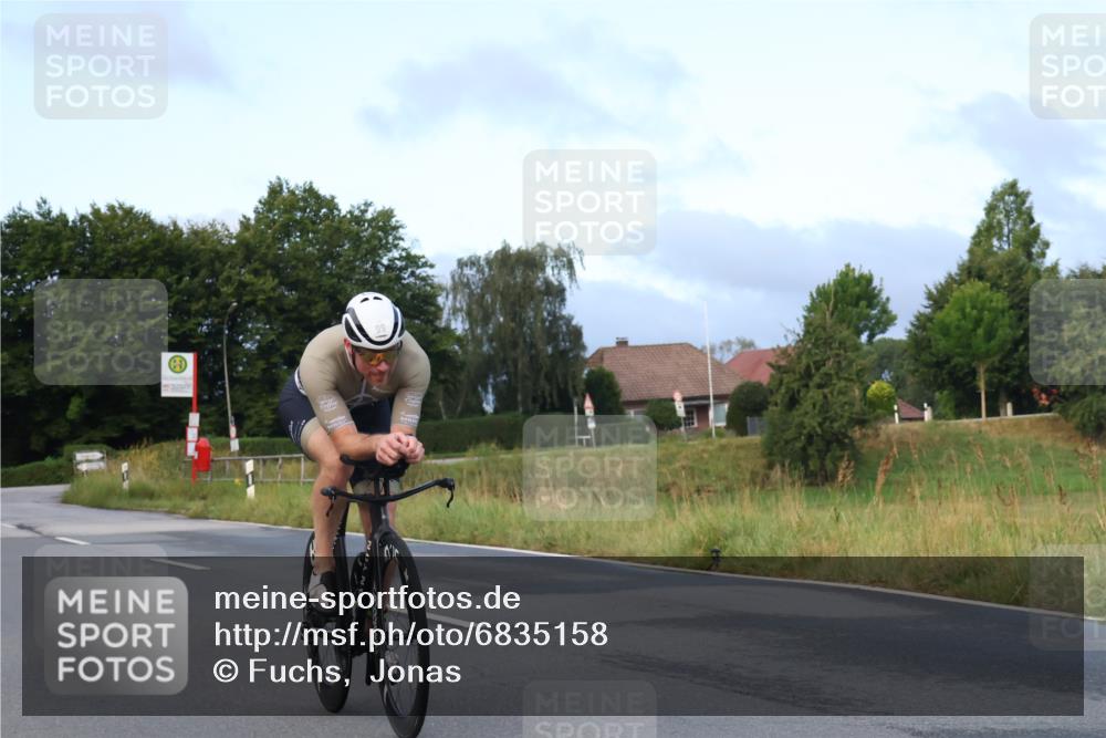 25.08.2024 - Elbe Triathlon Hamburg Fuchs,  Jonas http://msf.ph/oto/6835158 25.08.2024 08:41:30 Radfahren 99, 77, 42 meine-sportfotos.de