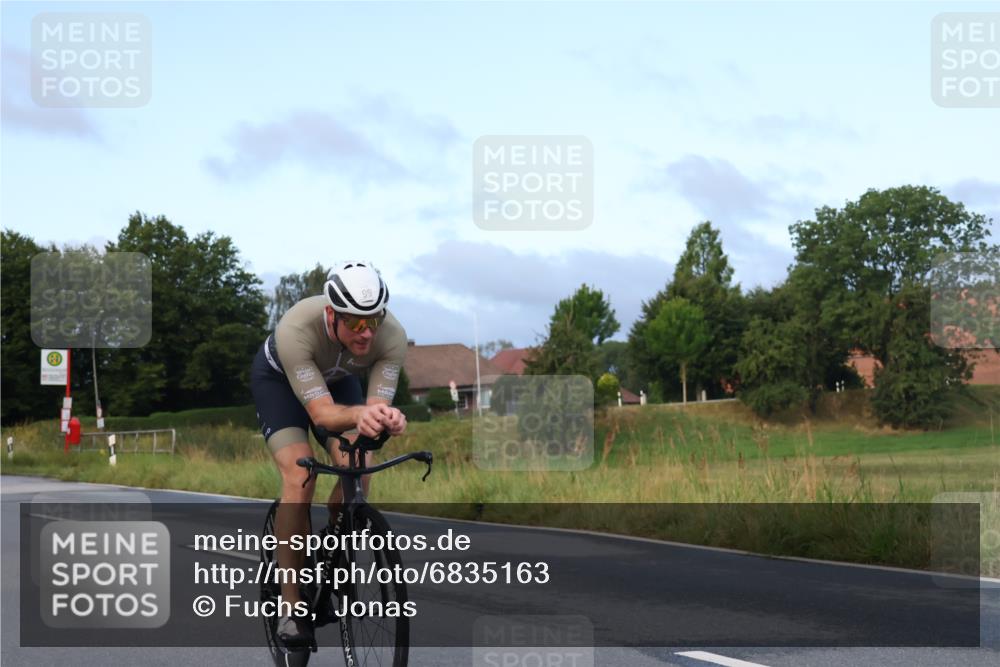 25.08.2024 - Elbe Triathlon Hamburg Fuchs,  Jonas http://msf.ph/oto/6835163 25.08.2024 08:41:31 Radfahren 99, 77, 42 meine-sportfotos.de