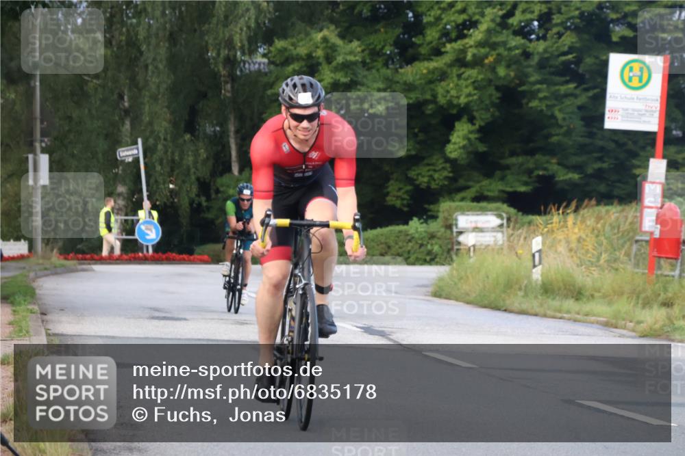 25.08.2024 - Elbe Triathlon Hamburg Fuchs,  Jonas http://msf.ph/oto/6835178 25.08.2024 08:41:32 Radfahren 99, 77, 42 meine-sportfotos.de