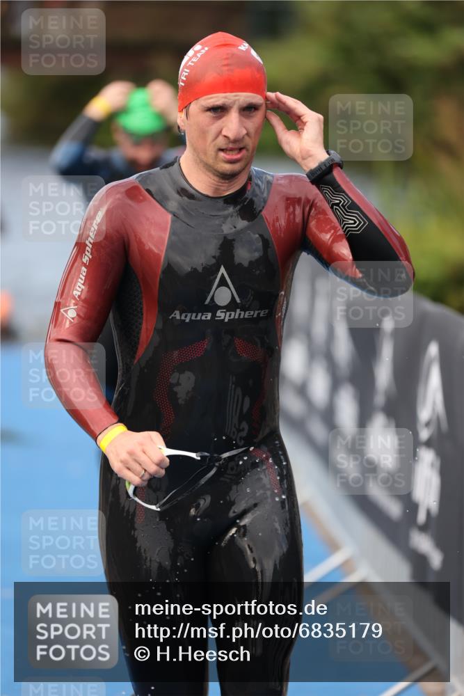 25.08.2024 - Elbe Triathlon Hamburg H.Heesch http://msf.ph/oto/6835179 25.08.2024 08:34:32 Schwimmen 35, 48, 55, 58, 83, 84, 94, 97 meine-sportfotos.de