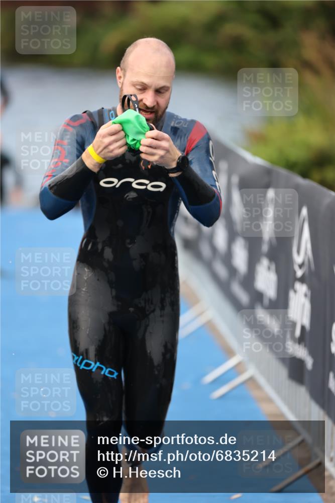 25.08.2024 - Elbe Triathlon Hamburg H.Heesch http://msf.ph/oto/6835214 25.08.2024 08:34:34 Schwimmen 35, 48, 55, 58, 83, 84, 94, 97 meine-sportfotos.de