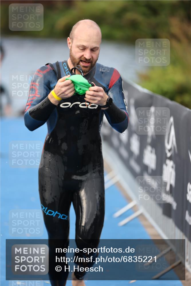 25.08.2024 - Elbe Triathlon Hamburg H.Heesch http://msf.ph/oto/6835221 25.08.2024 08:34:34 Schwimmen 35, 48, 55, 58, 83, 84, 94, 97 meine-sportfotos.de