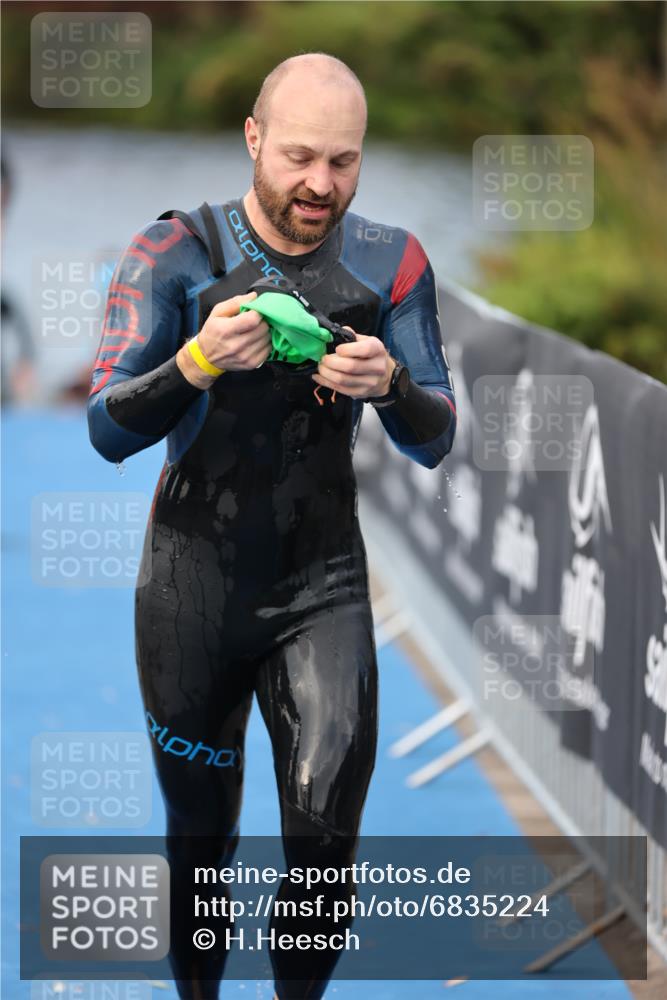 25.08.2024 - Elbe Triathlon Hamburg H.Heesch http://msf.ph/oto/6835224 25.08.2024 08:34:34 Schwimmen 35, 48, 55, 58, 83, 84, 94, 97 meine-sportfotos.de