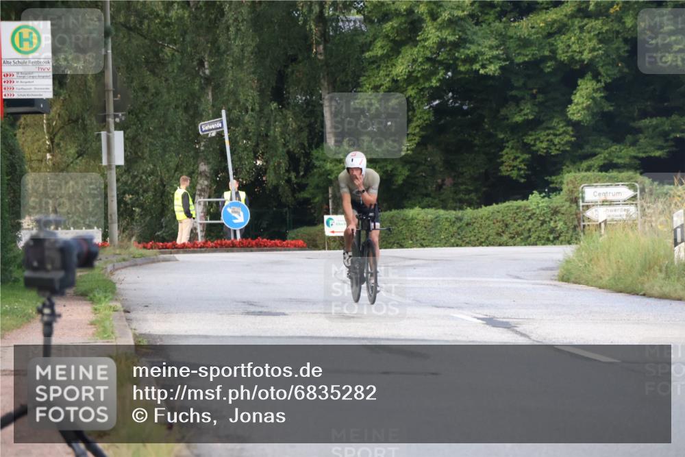 25.08.2024 - Elbe Triathlon Hamburg Fuchs,  Jonas http://msf.ph/oto/6835282 25.08.2024 08:41:44 Radfahren 105 meine-sportfotos.de