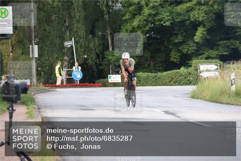 25.08.2024 - Elbe Triathlon Hamburg Fuchs,  Jonas http://msf.ph/oto/6835287 25.08.2024 08:41:44 Radfahren 105 meine-sportfotos.de