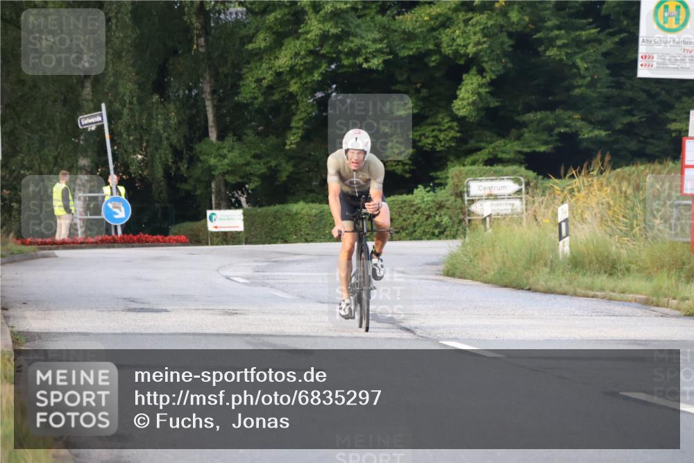 25.08.2024 - Elbe Triathlon Hamburg Fuchs,  Jonas http://msf.ph/oto/6835297 25.08.2024 08:41:45 Radfahren 105 meine-sportfotos.de