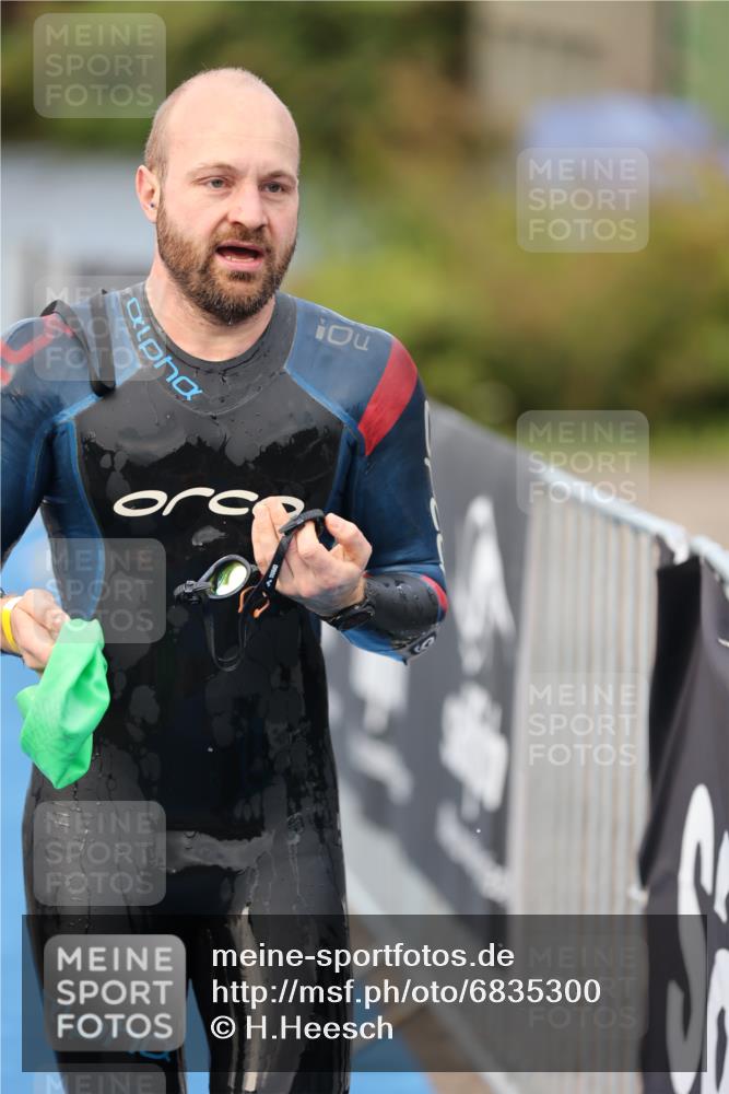 25.08.2024 - Elbe Triathlon Hamburg H.Heesch http://msf.ph/oto/6835300 25.08.2024 08:34:35 Schwimmen 35, 48, 55, 58, 83, 84, 94, 97 meine-sportfotos.de