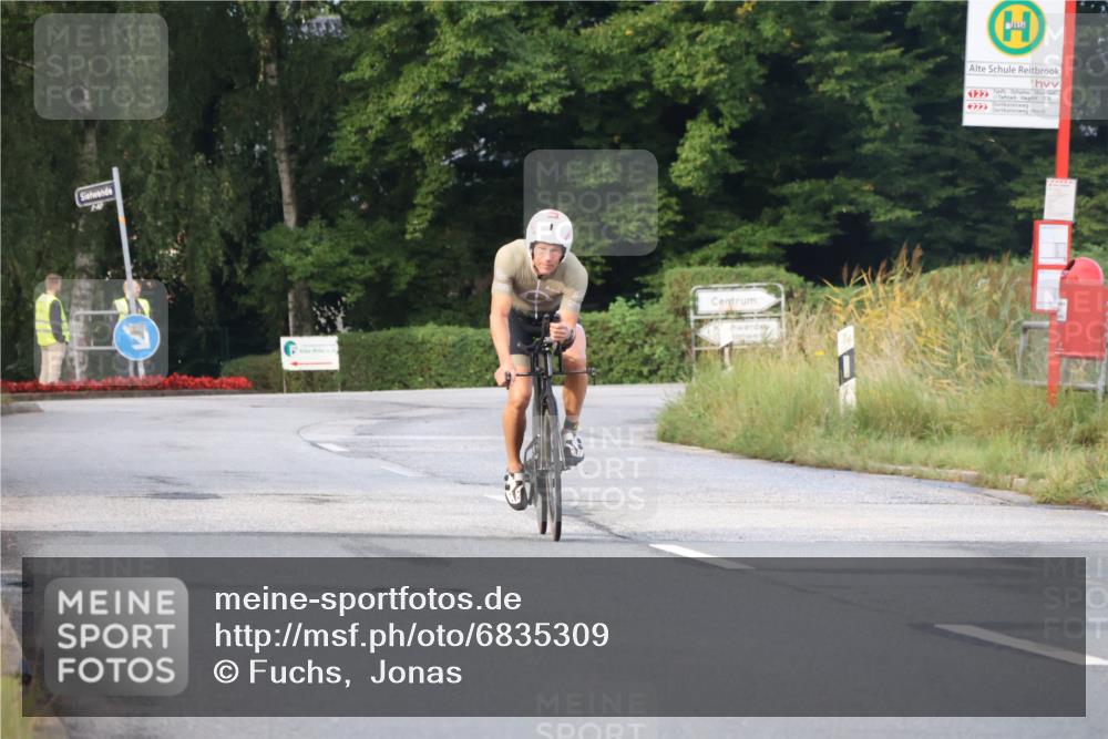 25.08.2024 - Elbe Triathlon Hamburg Fuchs,  Jonas http://msf.ph/oto/6835309 25.08.2024 08:41:45 Radfahren 105 meine-sportfotos.de