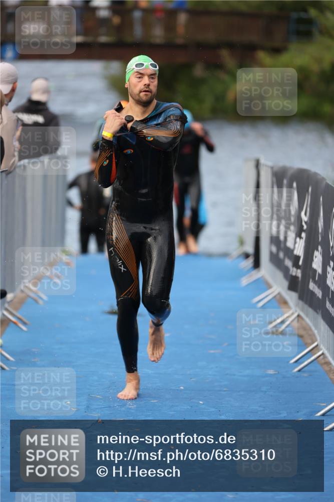 25.08.2024 - Elbe Triathlon Hamburg H.Heesch http://msf.ph/oto/6835310 25.08.2024 08:34:40 Schwimmen 48, 70, 83, 84, 93, 94, 97 meine-sportfotos.de