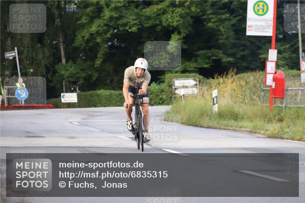25.08.2024 - Elbe Triathlon Hamburg Fuchs,  Jonas http://msf.ph/oto/6835315 25.08.2024 08:41:45 Radfahren 105 meine-sportfotos.de